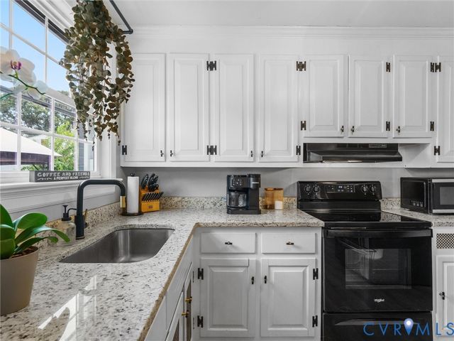 7990 Meadow Dr, Mechanicsville, VA 23111
