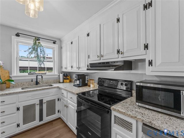 7990 Meadow Dr, Mechanicsville, VA 23111