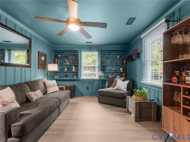 7990 Meadow Dr, Mechanicsville, VA 23111