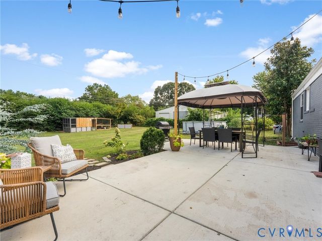 7990 Meadow Dr, Mechanicsville, VA 23111
