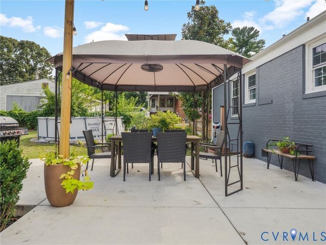 7990 Meadow Dr, Mechanicsville, VA 23111