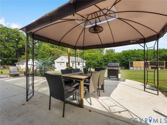 7990 Meadow Dr, Mechanicsville, VA 23111