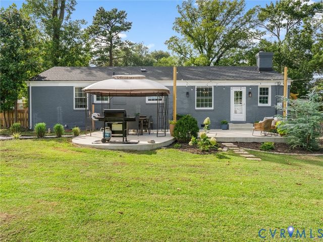 7990 Meadow Dr, Mechanicsville, VA 23111