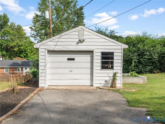 7990 Meadow Dr, Mechanicsville, VA 23111