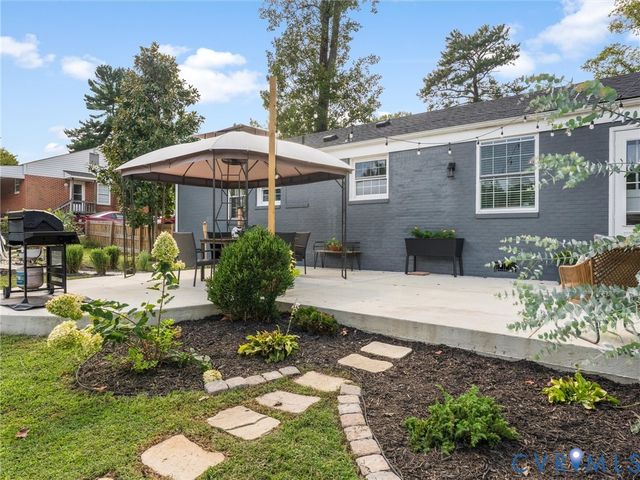 7990 Meadow Dr, Mechanicsville, VA 23111