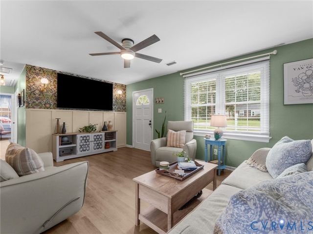 7990 Meadow Dr, Mechanicsville, VA 23111