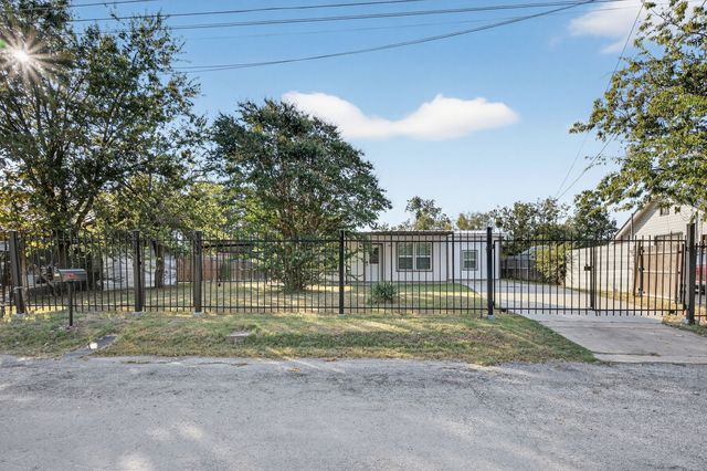 1006 E Hook Street, Stephenville, TX 76401