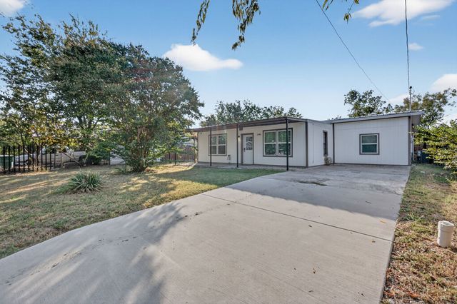 1006 E Hook Street, Stephenville, TX 76401