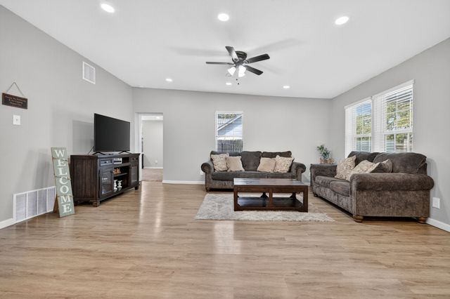 1006 E Hook Street, Stephenville, TX 76401