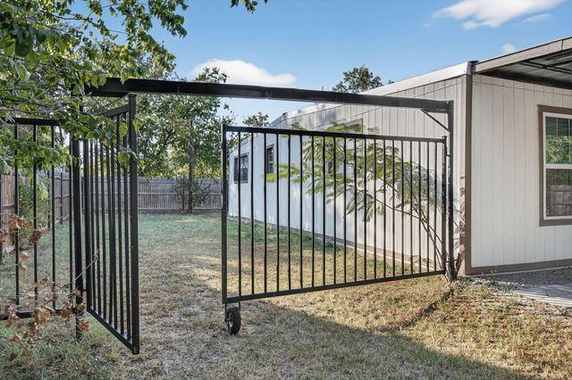 1006 E Hook Street, Stephenville, TX 76401