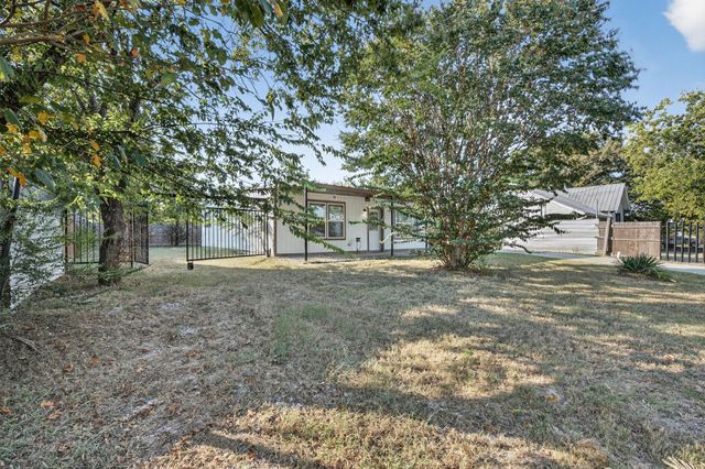 1006 E Hook Street, Stephenville, TX 76401