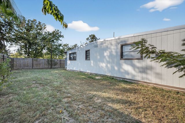 1006 E Hook Street, Stephenville, TX 76401