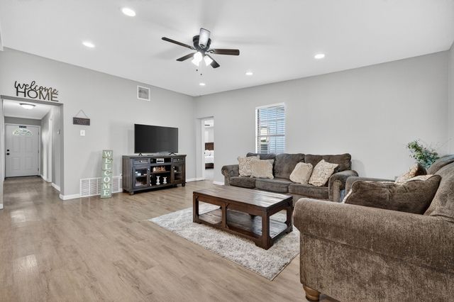 1006 E Hook Street, Stephenville, TX 76401