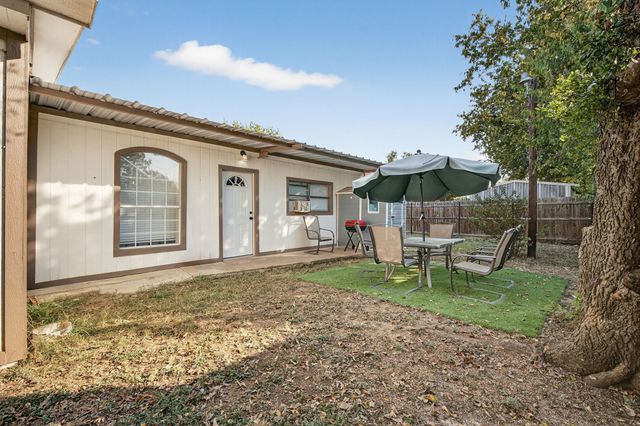 1006 E Hook Street, Stephenville, TX 76401