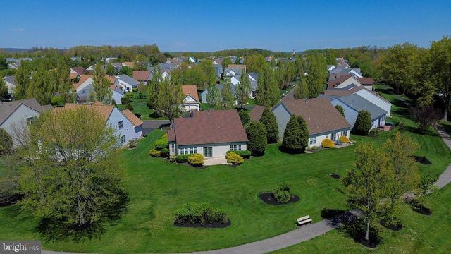 135 S FOUNDERS CT, Warrington, PA 18976