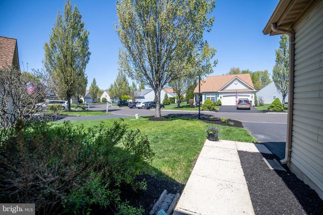 135 S FOUNDERS CT, Warrington, PA 18976