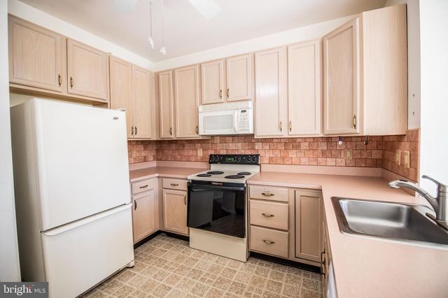 135 S FOUNDERS CT, Warrington, PA 18976