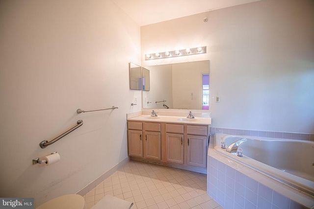 135 S FOUNDERS CT, Warrington, PA 18976