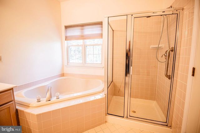 135 S FOUNDERS CT, Warrington, PA 18976