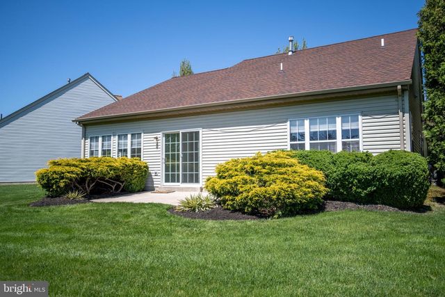 135 S FOUNDERS CT, Warrington, PA 18976