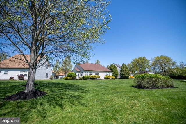 135 S FOUNDERS CT, Warrington, PA 18976