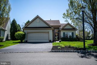 135 S FOUNDERS CT, Warrington, PA 18976