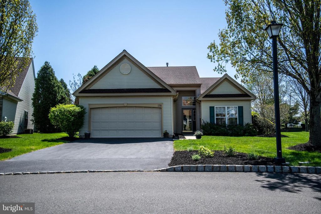 135 S FOUNDERS CT, Warrington, PA 18976