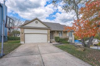 1025 SW Pacific Drive, Lee's Summit, MO 64081