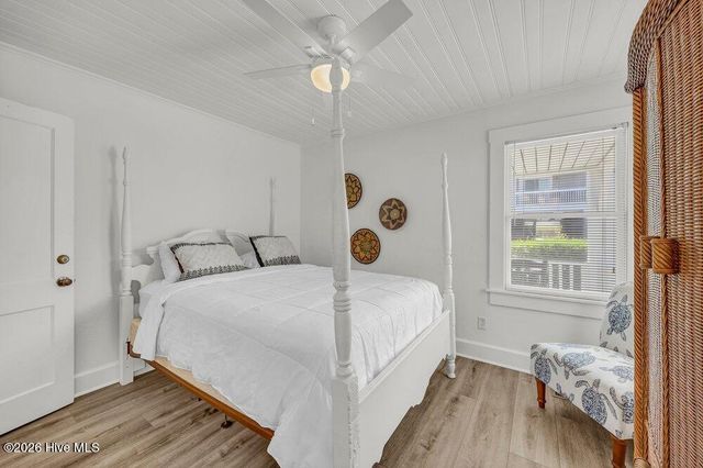 715 Carolina Beach Avenue N, Carolina Beach, NC 28428