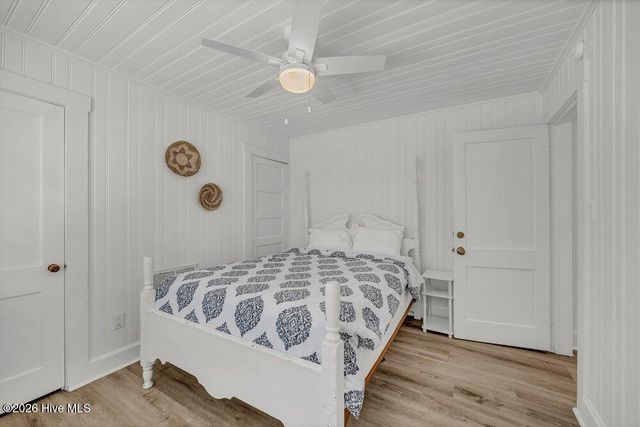715 Carolina Beach Avenue N, Carolina Beach, NC 28428