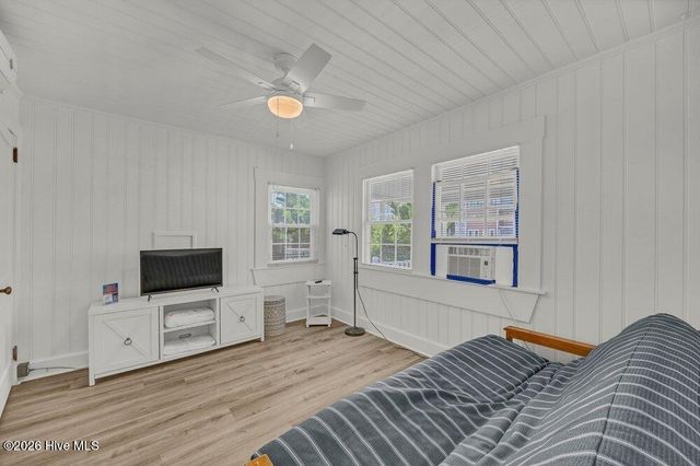 715 Carolina Beach Avenue N, Carolina Beach, NC 28428