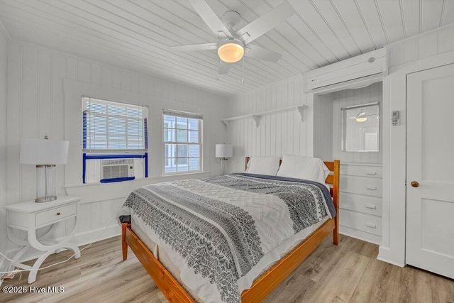 715 Carolina Beach Avenue N, Carolina Beach, NC 28428