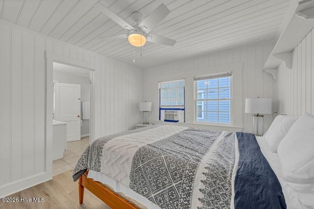 715 Carolina Beach Avenue N, Carolina Beach, NC 28428