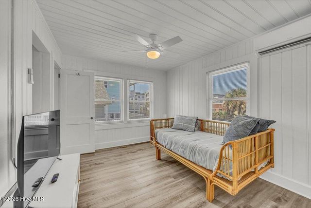 715 Carolina Beach Avenue N, Carolina Beach, NC 28428