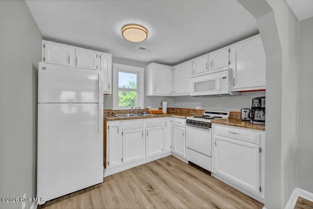 715 Carolina Beach Avenue N, Carolina Beach, NC 28428