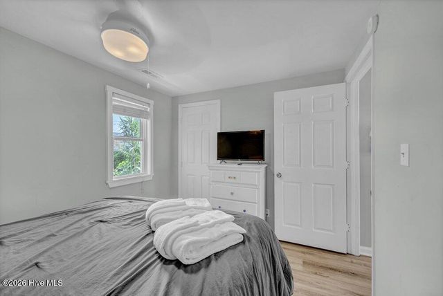 715 Carolina Beach Avenue N, Carolina Beach, NC 28428