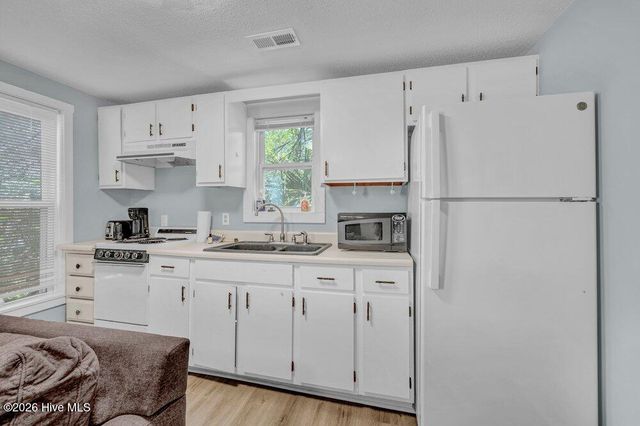 715 Carolina Beach Avenue N, Carolina Beach, NC 28428