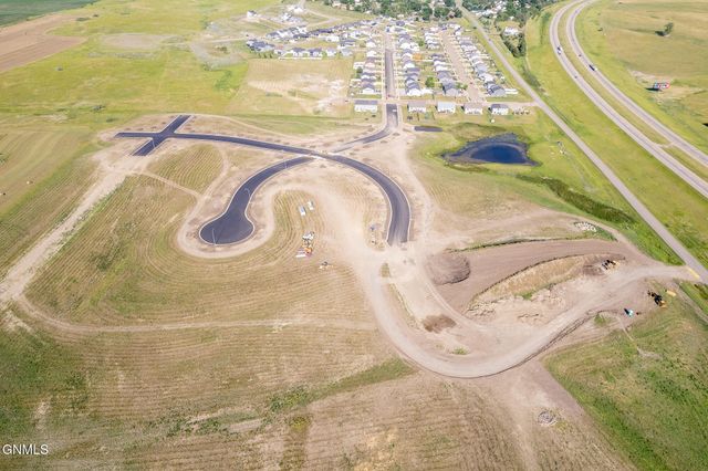 5020 Corvette Circle NW, Mandan, ND 58554 property photo