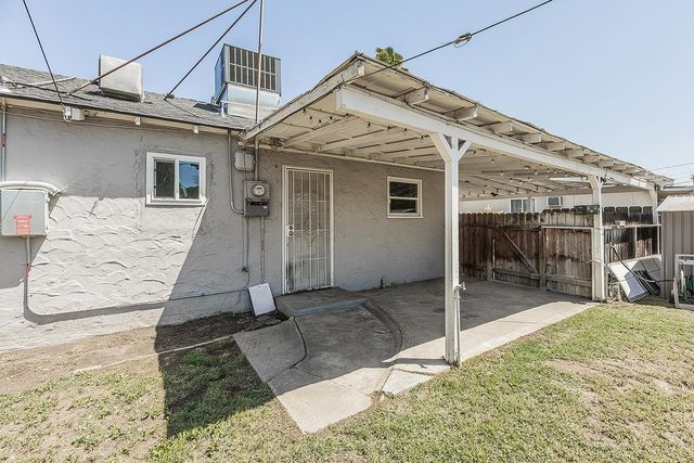 2053 Mayfair Drive E, Fresno, CA 93703