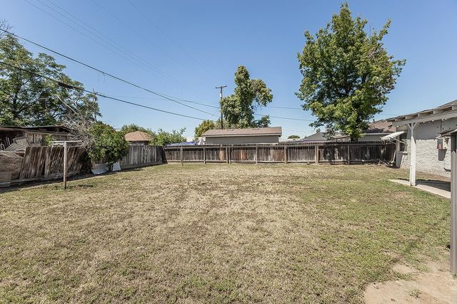 2053 Mayfair Drive E, Fresno, CA 93703