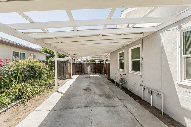 2053 Mayfair Drive E, Fresno, CA 93703