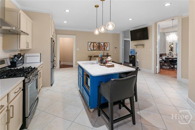 121 E Victory Drive, Savannah, GA 31405