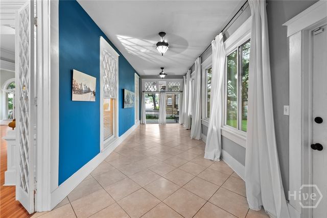 121 E Victory Drive, Savannah, GA 31405