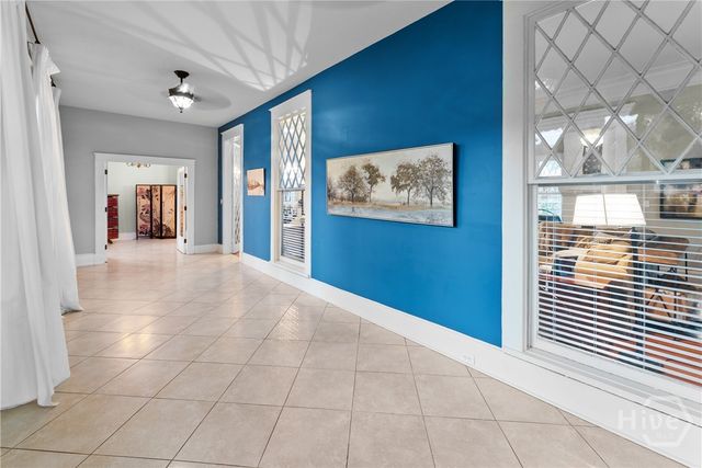 121 E Victory Drive, Savannah, GA 31405