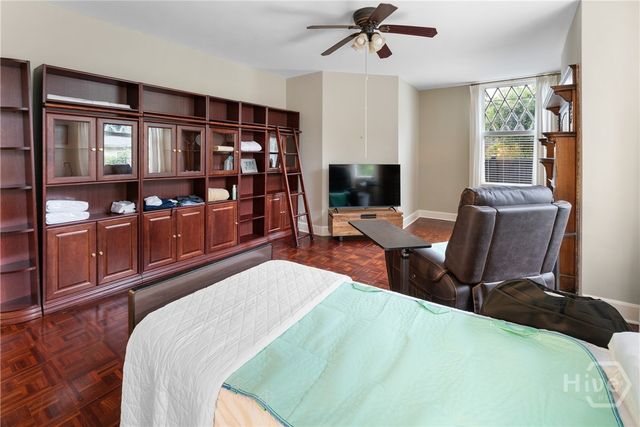 121 E Victory Drive, Savannah, GA 31405