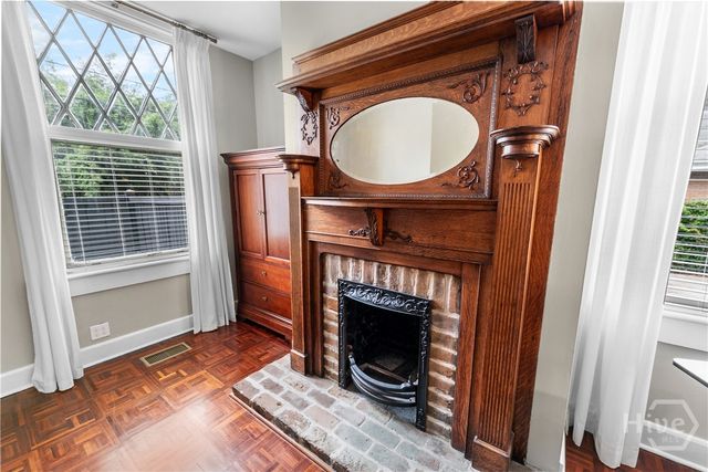 121 E Victory Drive, Savannah, GA 31405