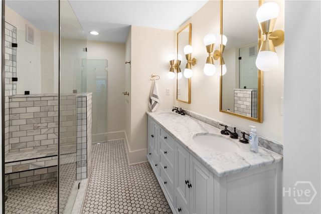 121 E Victory Drive, Savannah, GA 31405