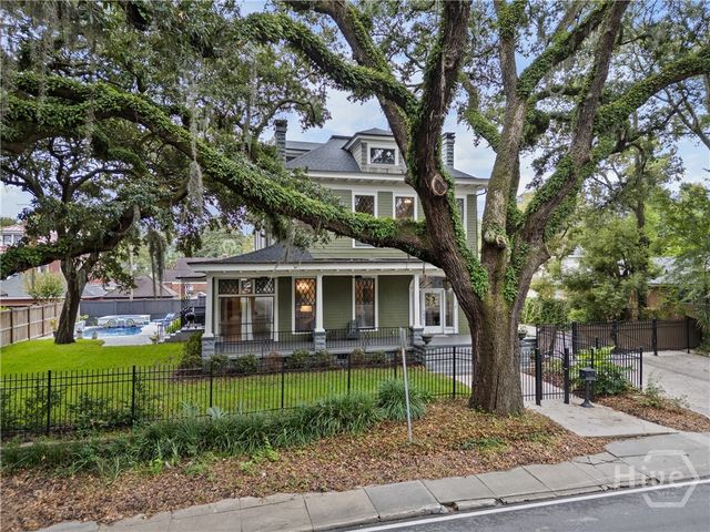 121 E Victory Drive, Savannah, GA 31405