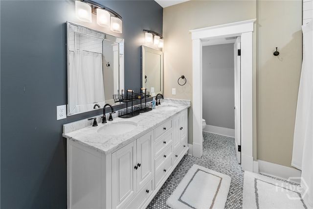 121 E Victory Drive, Savannah, GA 31405