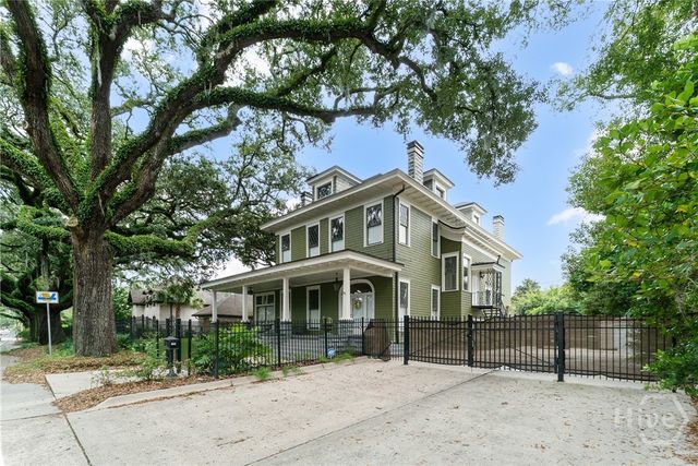 121 E Victory Drive, Savannah, GA 31405